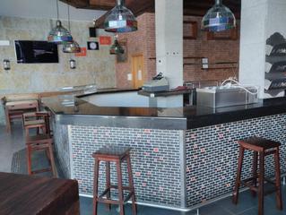 Lloguer Local Comercial a Coles. Cafetería-bar totalmente montada lista para empezar a trabajar.