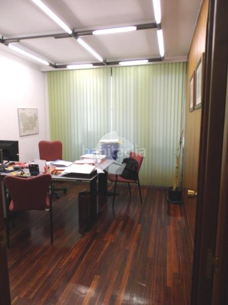 Foto b433bc23-d7db-47ce-8510-a646eb1795d9. Bureau dans Centro Ourense