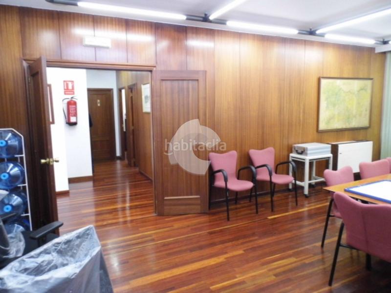 Foto ffdf1944-b4fd-462f-af0f-69fd65d3503e. Bureau dans Centro Ourense