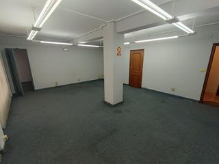 Location Bureau  Rúa florentino cuevillas. Oficina de 72m2 exterior, con ascensor. está dividida en dos des