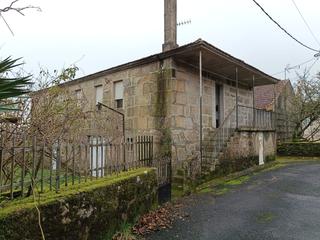 Casa a San Cristovo de Cea. Bonita casa de piedra en piñor de cea, con 5 dormitorios, baño,