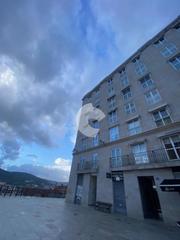 Local commercial à Casco Viejo. Local comercial de aproximadamente 100 m2 con entreplanta y alma