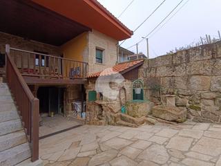 Haus  A conchada. Casa a 10 minutos de ourense, con bus urbano a 1km. de la casa.