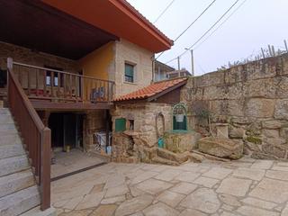 Casa  Rúa da cima. Casa a 10 minutos de ourense, con bus urbano a 1km. de la casa.