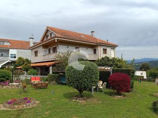 Casa a Barbadás. Este chalet suena como un verdadero paraíso! estar a solo 5 minu