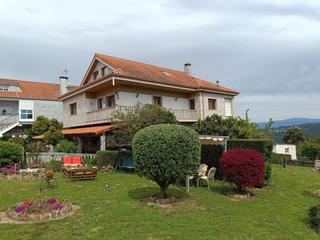 Casa a Barbadás. Este chalet suena como un verdadero paraíso! estar a solo 5 minu