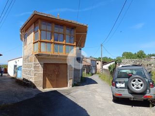 Casa aparellada  Carballizos. Casa para reformar pareada de 121m2, ideal para familias o inver