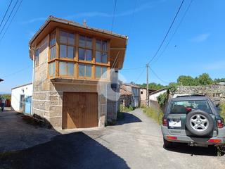 Doppelhaus  Carballizos. Casa pareada de 121m2, ideal para familias o inversores. dispone