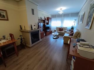 Casa aparellada a Barbadás. Casa pareada en venta  4 plantas sótano, planta baja, primera pl