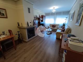 Casa aparellada a Barbadás. Casa pareada en venta  4 plantas sótano, planta baja, primera pl