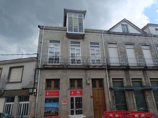 Edifici a Maceda. Edificio singular con encanto en el centro de maceda. la ubicaci