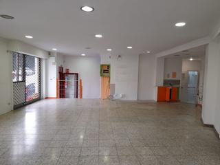 Location Local commercial à Universidad. Bajo comercial, de aproximadamente 90 metros cuadrados, con ubic