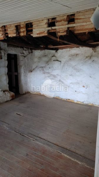Foto 70a69eb4-2a6e-4985-91f0-cbc3feebcdb6. Casa aparellada a Vilamarín