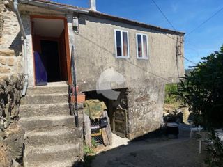 Casa adosada en Lobios. Vivienda adosada en lugar coloño , grou, ayuntamiento de lobios.
