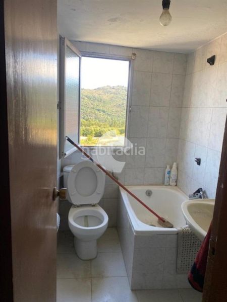 Foto 3ee4ad72-cec0-4806-a24e-a51dedefb54f. Casa adossada a Lobios