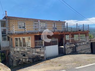 Maison à Lobios. Vivienda unifamiliar aislada en el ayuntamiento de lobios, lugar