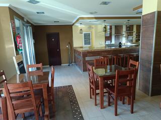 Lloguer Local Comercial a Ventiun. Alquiler de cafetería resturante en la zona de cudeiro. 140 metr