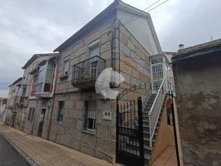 Doppelhaus in Casco Viejo. Casa pareada de dos plantas en la ciudad, lista para entrar a vi