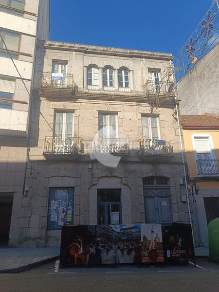 Foto eff80ec8-77db-451c-8e93-575a2f25f87d. Edificio  en venta en el corazón , ubicado en una zona céntrica y de gran afluencia, ofrece un sinfín de posibilidades. en Ribadavia