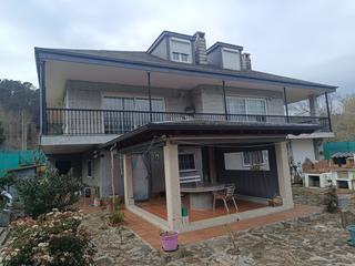 Casa a Leiro. Te presentamos esta propiedad que combina comodidad, espacio y m