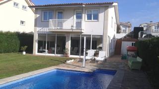 Casa a Pereiro de Aguiar (O). Chalet en urbanización que combina comodidad y funcionalidad.dis