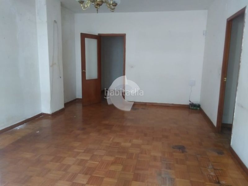 Foto 55ec9584-0342-40db-beb6-7d18b9f8fd64. Pis a Ribadavia