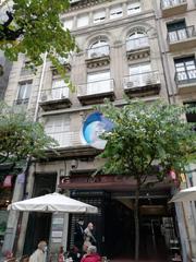 Alquiler Oficina  Paseo. Oficina de 60m2 en plena calle del paseo.  tiene hall de entrada