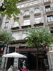 Location Bureau  Paseo. Oficina de 60m2 en plena calle del paseo.  tiene hall de entrada