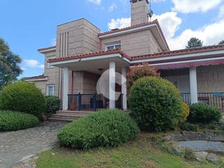Haus in Pereiro de Aguiar (O). Estupenda vivienda unifamiliar con 2.500m2 de terreno, distribui