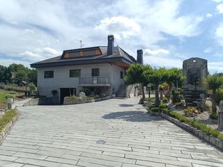 Casa a San Cibrao das Viñas. Chalet de piedra con finca, con aproximadamente 3.500 metros. la