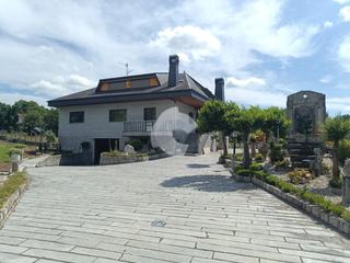 Maison à San Cibrao das Viñas. Chalet de piedra con finca, con aproximadamente 3.500 metros. la