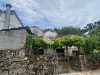 Haus in Lobios. Vivienda unifamiliar en carreira grou. patio delantero  planta b