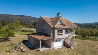 Casa en Carballio (O). Casa de 3 plantas con 3.600m de terreno con galpn. en planta ba