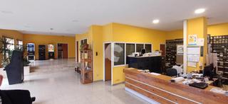 Location Local commercial  Remedios. Amplio local de 450m útiles con una excelente fachada de 40 metr