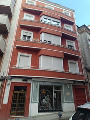Pis a Centro. Amplio piso de 4 dormitorios con ascensor y calefacción de gas c