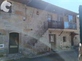 Maison jumelée à Pereiro de Aguiar (O). Se vende casa pareada a solo 10 minutos del centro de la ciudad,