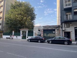 Lloguer Local Comercial a Mariñamansa. Se alquila local de 134 m en la avda. de zamora, zona del posío.