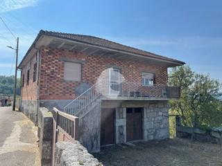 Haus in Lobios. Vivienda unifamiliar en delas, lobios con finca de 1700 m2 . pla