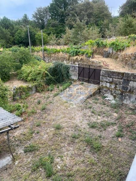 Foto 4355c4cc-b15d-4d0c-9a16-e78133a58899. Casa vivienda unifamiliar en delas, con finca de 1700 m2 . planta baja reformada para bodega rustica y planta alta pendiente rem en Lobios
