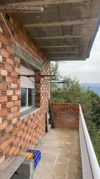 Foto 4b1cc8f1-17ae-422c-8818-2b0900dc05f3. Casa vivienda unifamiliar en delas, con finca de 1700 m2 . planta baja reformada para bodega rustica y planta alta pendiente rem en Lobios