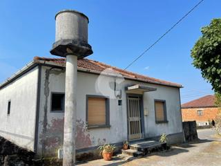 Haus in Lobios. Vivienda unifamiliar en delas, lobios con tres dormitorios , bañ