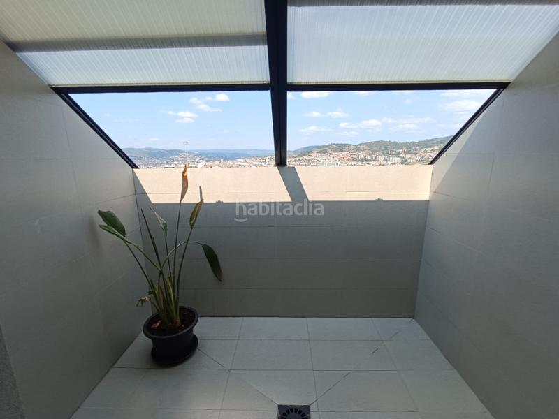 Foto 03b4243b-2e96-4f86-b1db-61be620f6aa3. Dúplex magnífica vivienda distribuida en dos plantas en la planta baja cuenta con cocina con balcón y vistas a la ciudad, salón, 1 dormit en San Cibrao das Viñas