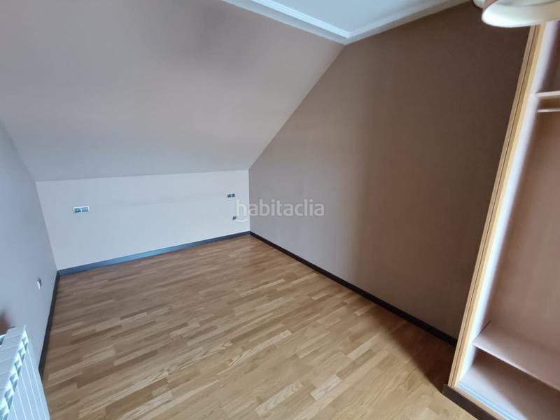 Foto 1b1cde9d-fbc7-4b8f-95c0-9402cc96fee0. Dúplex magnífica vivienda distribuida en dos plantas en la planta baja cuenta con cocina con balcón y vistas a la ciudad, salón, 1 dormit en San Cibrao das Viñas