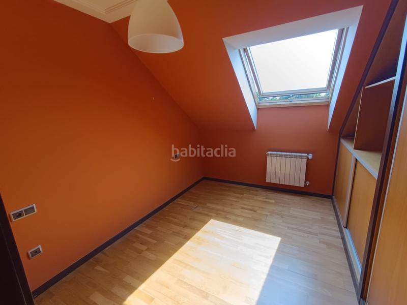 Foto 9415b6f5-9775-4467-881c-42051a20e49e. Dúplex magnífica vivienda distribuida en dos plantas en la planta baja cuenta con cocina con balcón y vistas a la ciudad, salón, 1 dormit en San Cibrao das Viñas