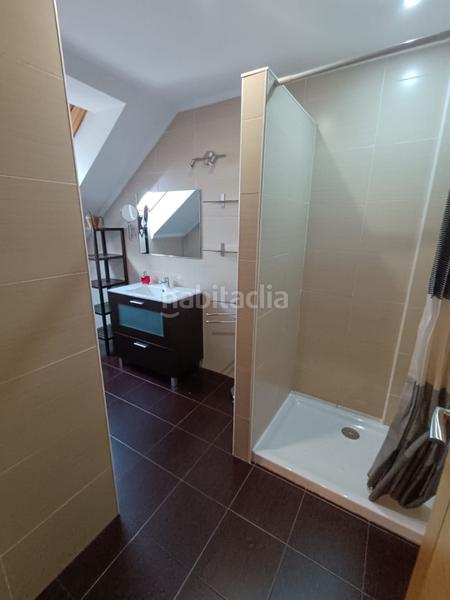 Foto b8cd1ea9-2e65-4921-90e7-05da4595cdcf. Dúplex magnífica vivienda distribuida en dos plantas en la planta baja cuenta con cocina con balcón y vistas a la ciudad, salón, 1 dormit en San Cibrao das Viñas