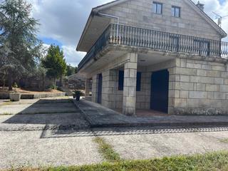 Miete Haus in Ventiun. En palmés se alquila este amplio chalet asentado en una finca ll