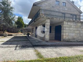 Miete Haus in Ventiun. En palmés se alquila este amplio chalet asentado en una finca ll