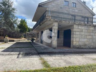 Miete Haus in Ventiun. En palmés se alquila este amplio chalet asentado en una finca ll