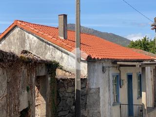 Reihenhaus in Lobios. Vivienda adosada en lugar compostela, lobios. tejado reformado,