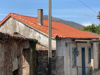 Reihenhaus in Lobios. Vivienda adosada en lugar compostela, lobios. tejado reformado,